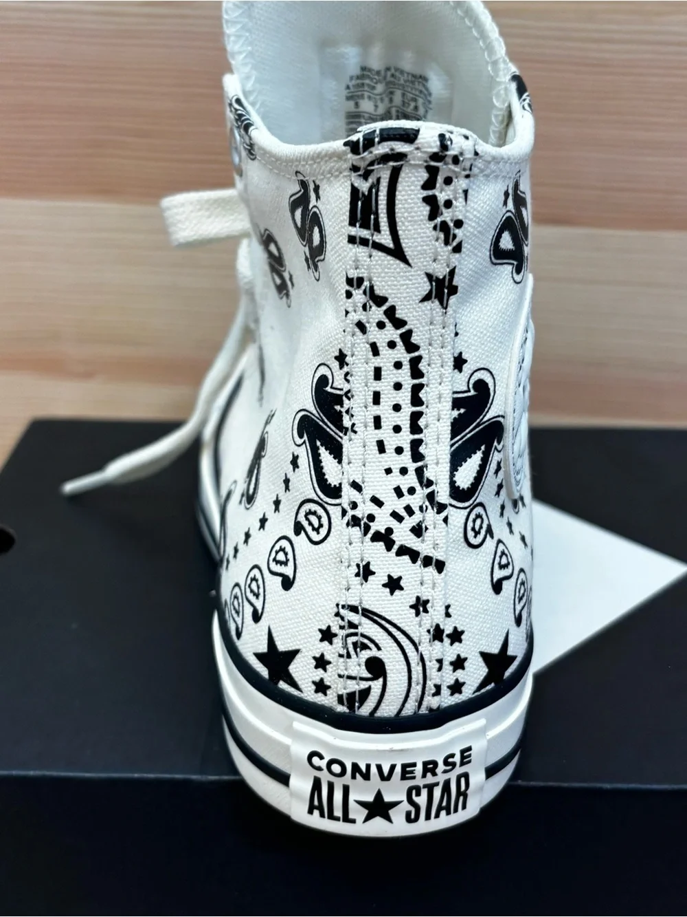 Converse Women's Sz 7 Chuck Taylor All Star Hi White Black Paisley  Sneakers